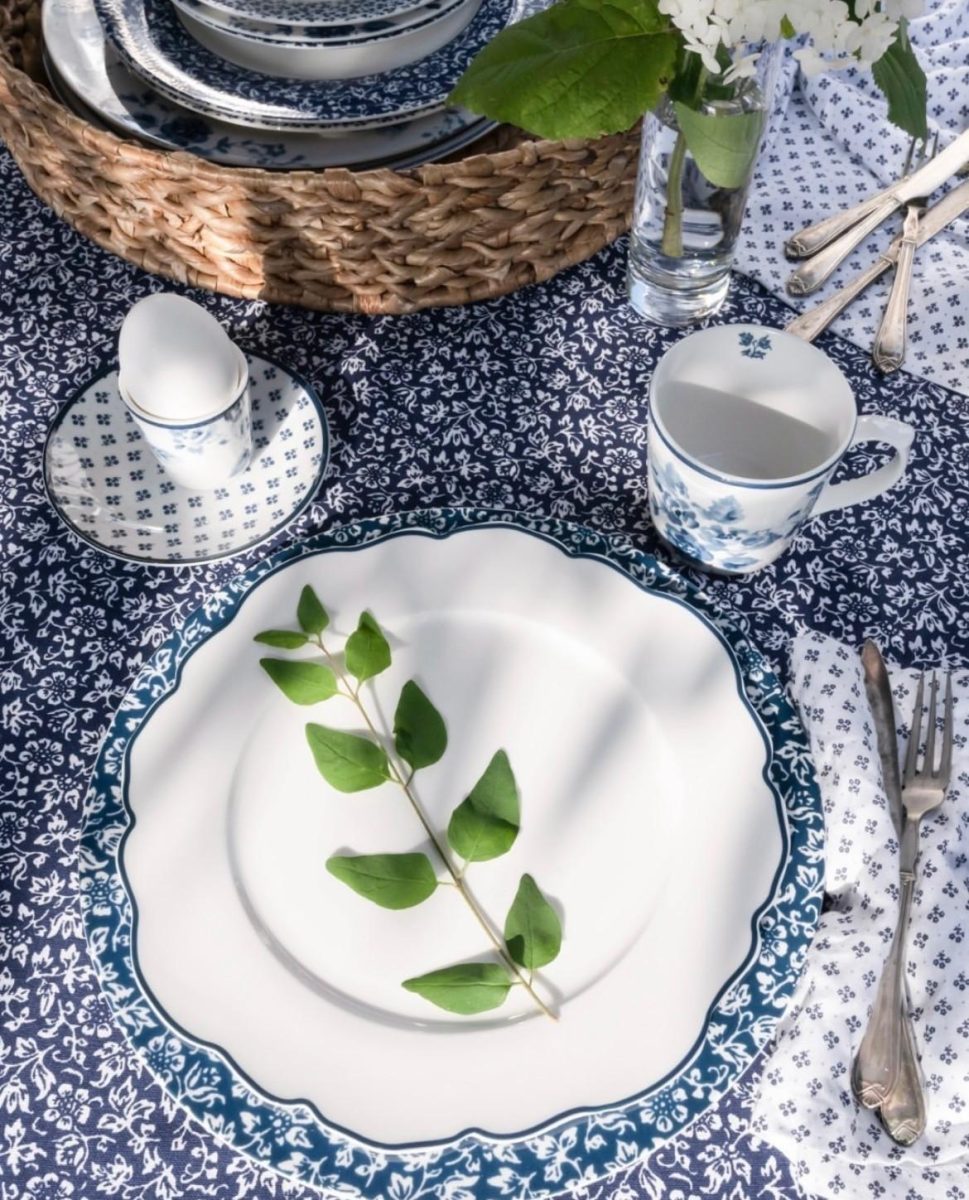 Asjett 24,5 cm hvit m / blå kant Laura Ashley