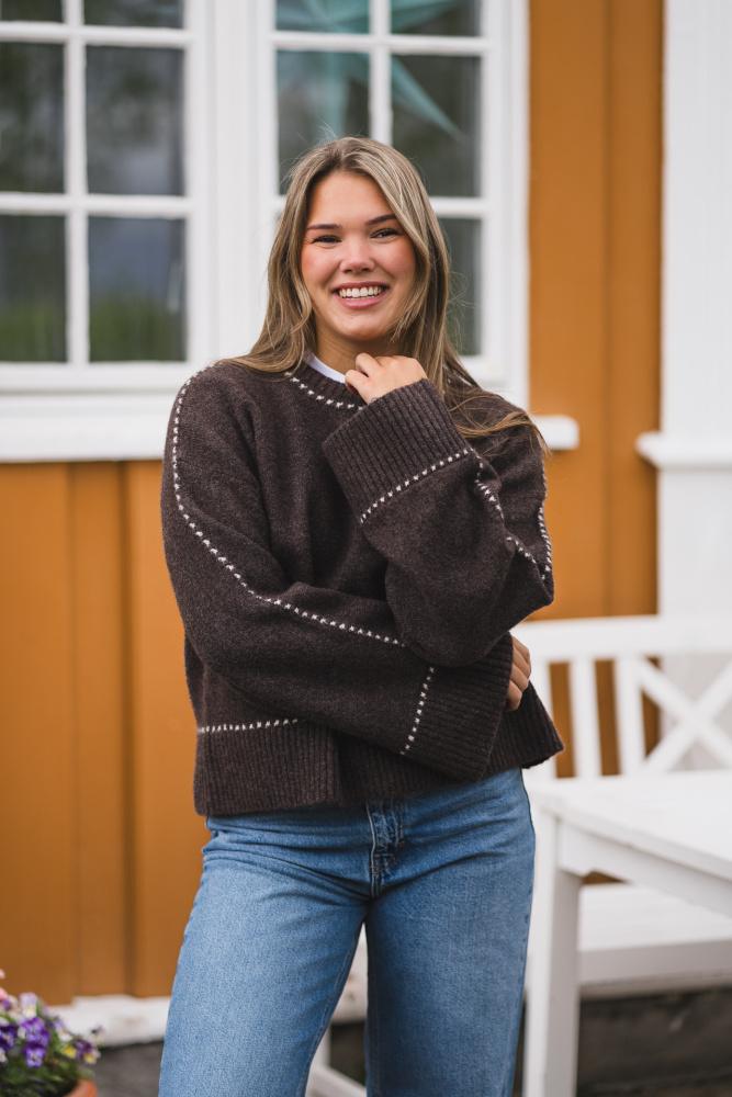 Roeme Knit Stitch Sweather - Wine red