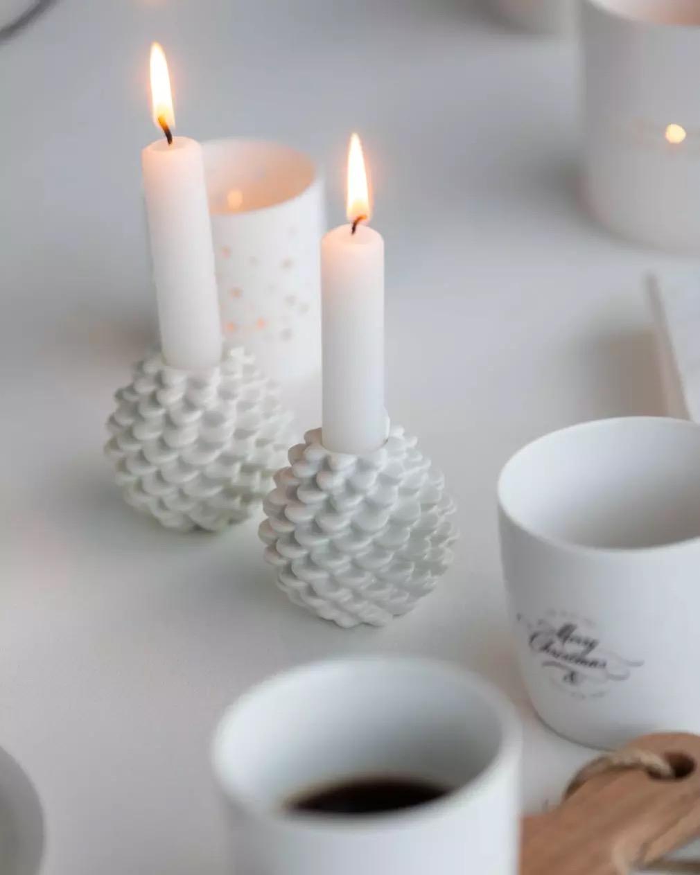 Søgne hvit kongle lysestake