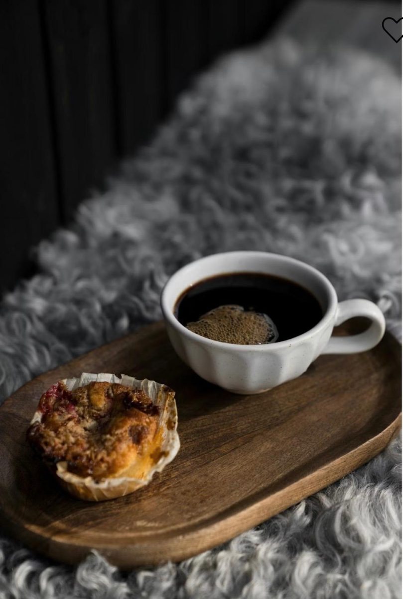 Brett i tre 28x17x2 cm