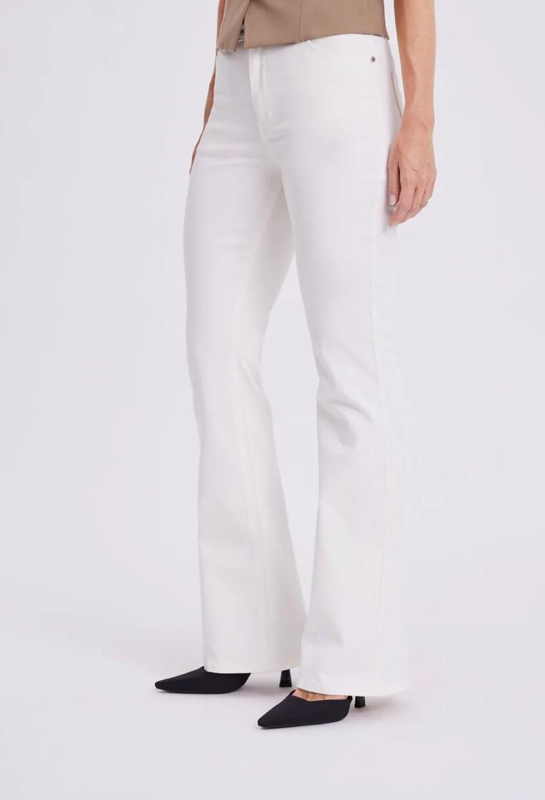 Naomi regular - Eggshell