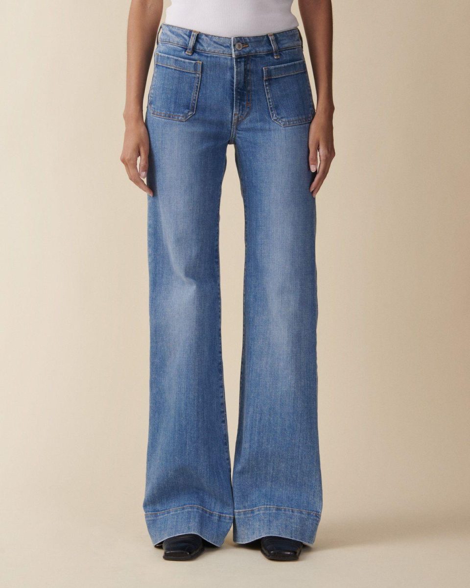 St Monica Low - Light Classic Vintage